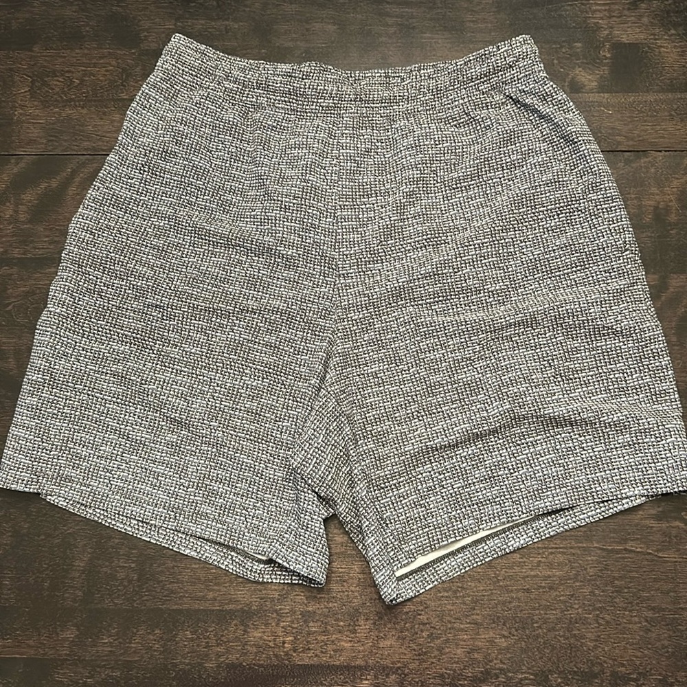 Lululemon pace breaker 7” inch inseam, static pattern